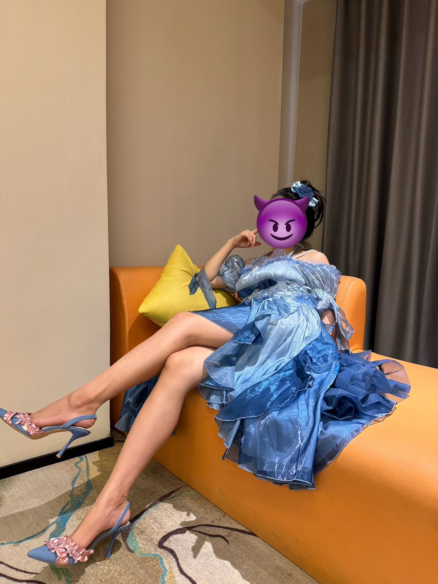 SpankingSSS's tweet photo. 腿长一米八！🤣🤣🤣 https://t.co/HgtpDfikmM