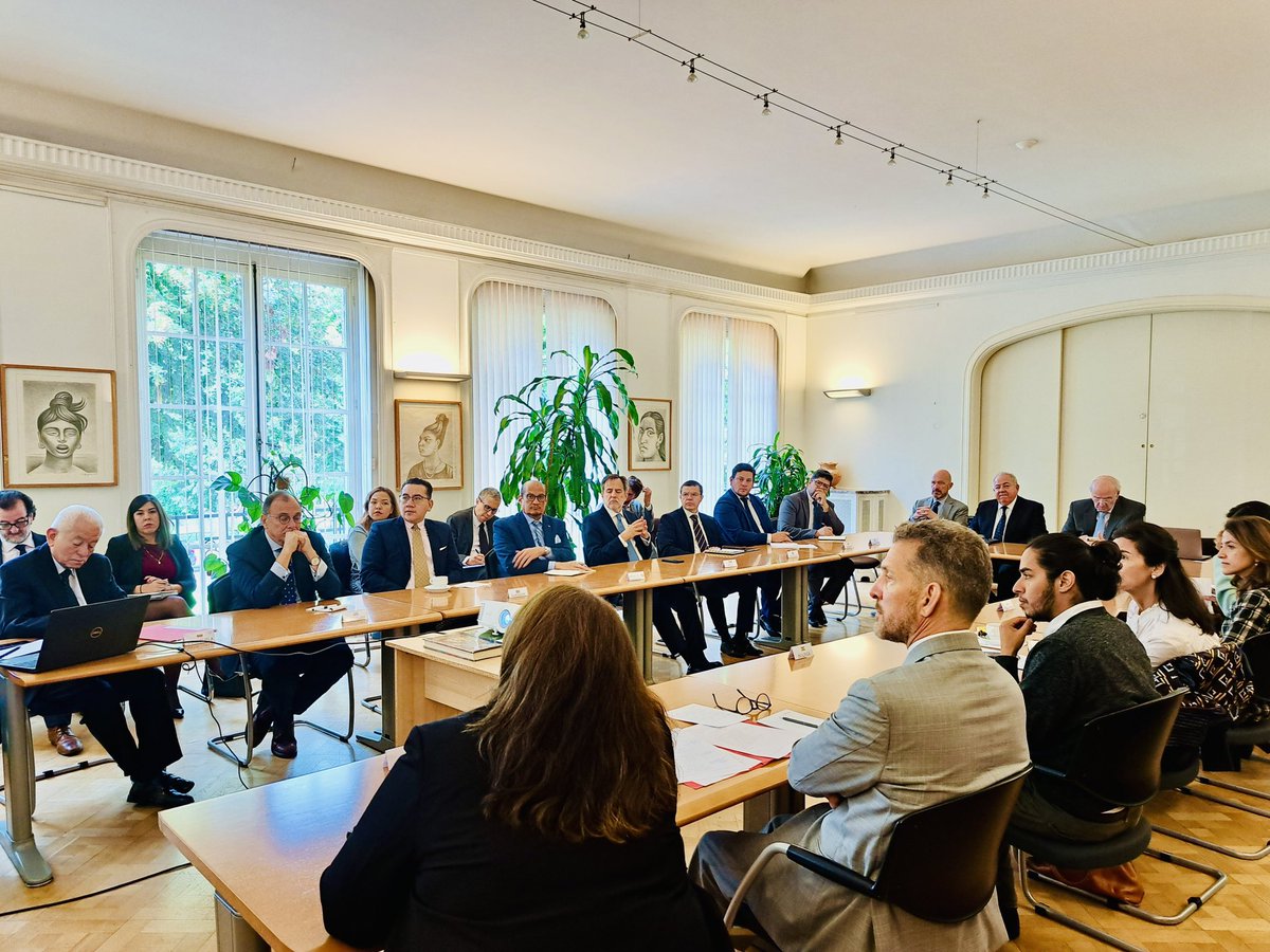 🧵 Dialogamos en Bruselas con Embajadores(as) y representantes de América Latina ante la Unión Europea sobre los intereses compartidos y prioridades para el trabajo de la organización en los próximos años y en acompañamiento a la Cumbre #UE-#CELAC, prevista para 2025. 
🤝 #eulac