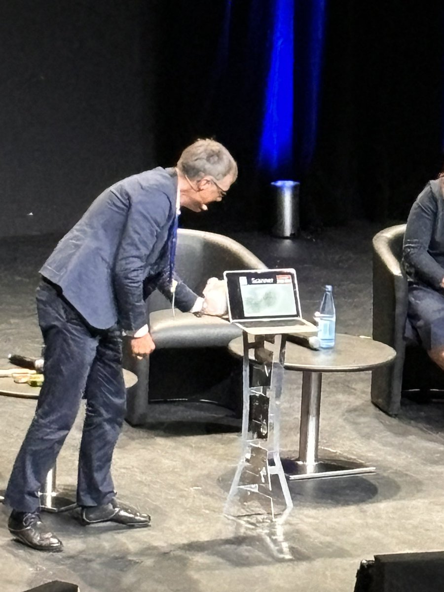 NJSneddon's tweet photo. Is it too early to say I’ve picked my favourite talk? Loved this talk by Prof. Berend Feddersen in the Palliative Care in HD session! So engaging to include the bunny as a HD patient 🐰 

🏷️ #ehdn2024 #ehdn #huntingtonsdisease #huntingtondisease #hdcommunity #palliativecare https://t.co/SX8iPRWzRr