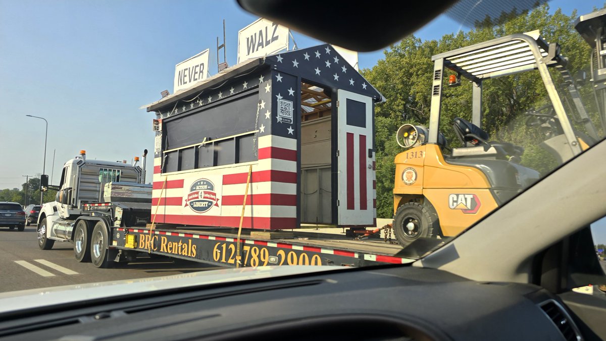 ericmpls's tweet image. Spotted leaving the metro... (heading south on 35W at the MN river)
