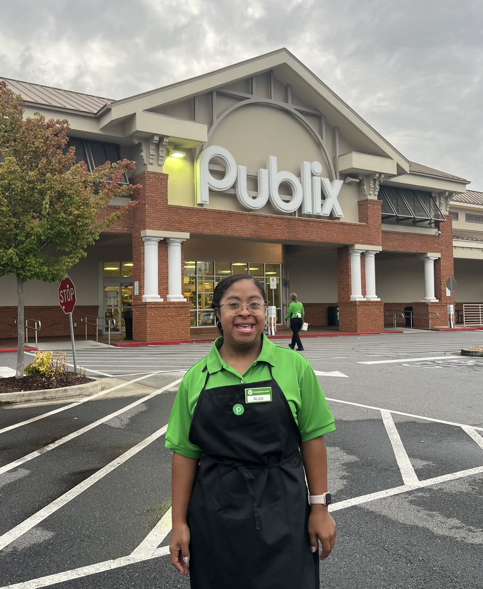 So proud of our alumna who has just started her first real job! So happy for her to find her dream and obtain meaningful employment.  <a href="/EricksonjmFCS/">Jennifer Erickson</a> and our team here <a href="/FCS_JCHS/">Johns Creek High</a> are so proud! <a href="/FCS_SEC/">FCS SEC</a> @LeadGladiator