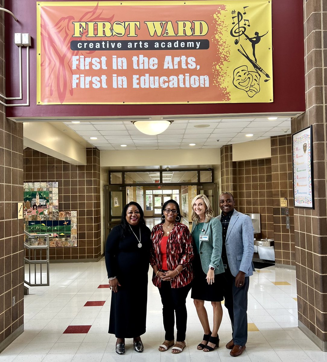 BRichburg78's tweet photo. Honored to have our Deputy Superintendent visit one of the schools in our Performance Area! 😊

Thanks First Ward Elementary School and Principal Young for hosting us. #EndlessPossibilities https://t.co/I7YHhpXyEp