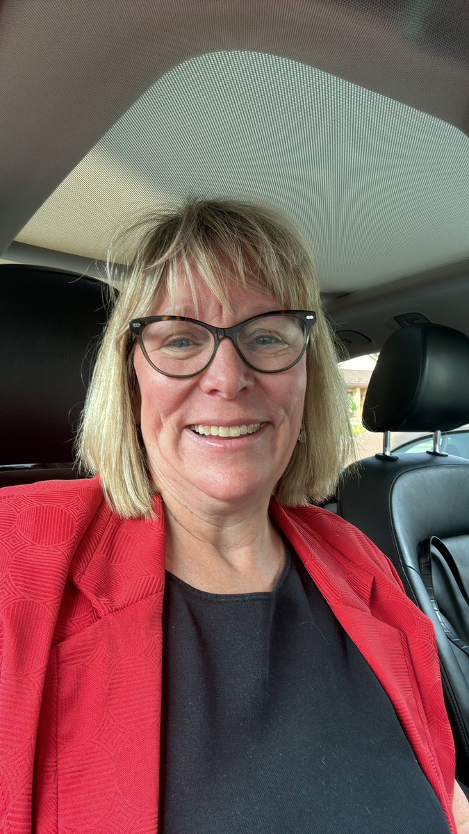 Deborah__Crowe's tweet image. Guess what!? You don’t need initials after your name to BE kind! 💜 #heartcentered #leadership