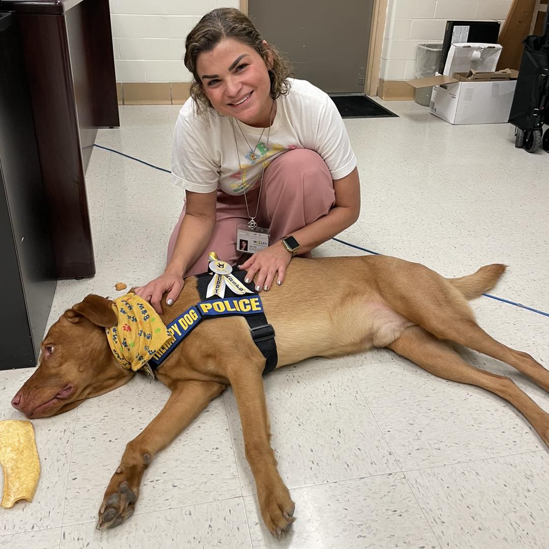 K9 Buddy is ready for Deaf Awareness Month!🐾🤟🎗️