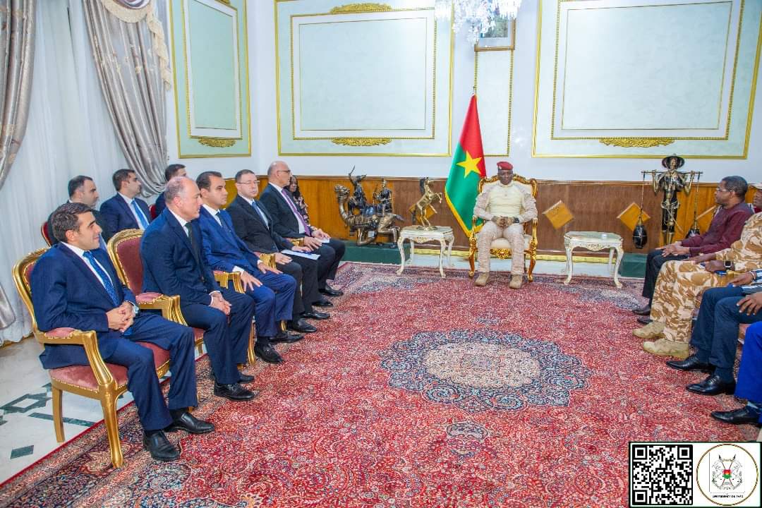🤝 Coopération en action ! Le Capitaine Ibrahim TRAORE, Président du Faso, a accueilli un émissaire du Président d'Azerbaïdjan, Elchin Oktyabr Oglu AMIRBAYOV, en visite de travail à Ouagadougou ce 12 septembre 2014. 🇧🇫🇦🇿 #BurkinaFaso #Azerbaïdjan #Diplomatie