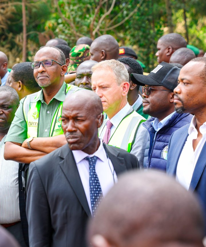 ODAKenya's tweet photo. Along the banks of once blue watered Nairobi River stands Kenyan Head of State @WilliamsRuto in assurance that regeneration of the river through #WorkXMtaani an initiative that shall accelerate Climate Action among communities
Program to create over 200,000 jobs for Kenyan youth https://t.co/s4e3RcnMgm