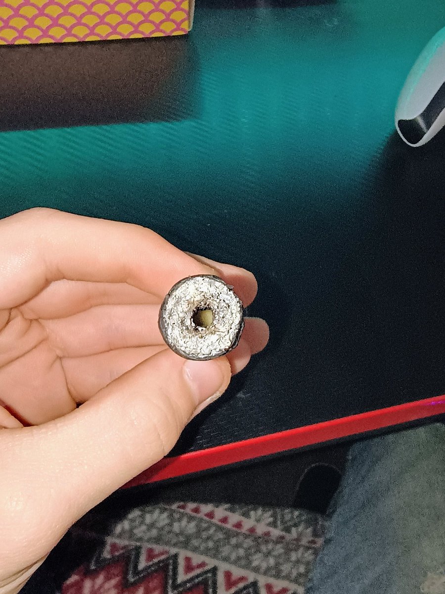sethizsneakn420's tweet image. Rolled a hash hole/donut joint. Hash rosin provided by @JLittys cheers everyone
#thca #CannabisCommunity #contentcreating #hash #rosin #thc #hashhole #grower #donut #twitch #streamer #dabs
