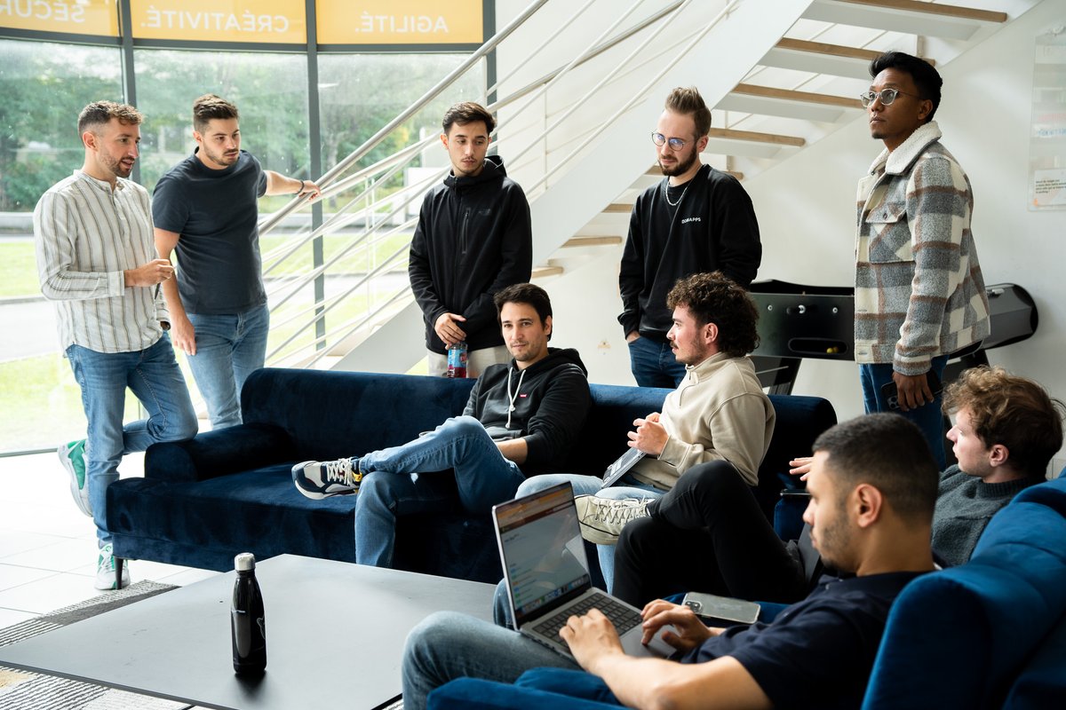 MobiappsFR's tweet photo. Après une pause estivale bien méritée, nos communautés entament la dernière ligne droite ! La présentation de leurs projets finaux approche à grands pas ! 😉
Un grand merci également à Anthony pour ses délicieux gâteaux, toujours un plaisir de savourer ton talent ! 🍰 https://t.co/AnBD6xsGJv