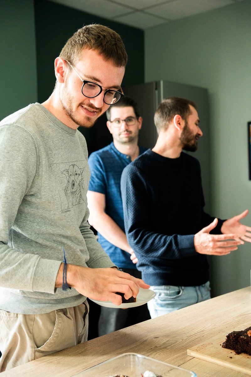 MobiappsFR's tweet photo. Après une pause estivale bien méritée, nos communautés entament la dernière ligne droite ! La présentation de leurs projets finaux approche à grands pas ! 😉
Un grand merci également à Anthony pour ses délicieux gâteaux, toujours un plaisir de savourer ton talent ! 🍰 https://t.co/AnBD6xsGJv