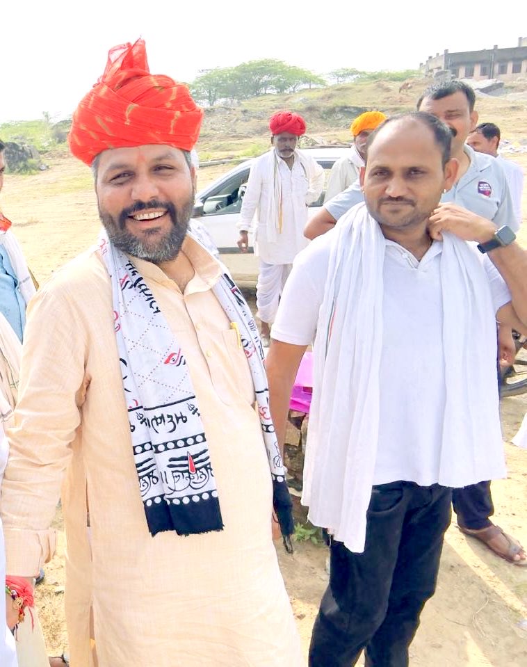 Devkaran121's tweet photo. आज राज्य मंत्री भाई साहब ⁦@ombhadanabjp⁩ जी पीसांगन देव डूंगरी पधारे और स्व.कर्नल साहब की जयंती मनाई साथ में समाज के गणमान्य लोग उपस्थित रहे https://t.co/awLPqSq6BK