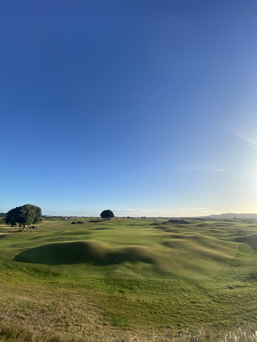 Autumnal bliss <a href="/Royaldublin1/">RoyalDublin GolfClub</a>. Love this time of year on the links <a href="/dannybur_/">Danny Burnell</a> <a href="/greevyagronomy/">Isaac McGreevy</a>