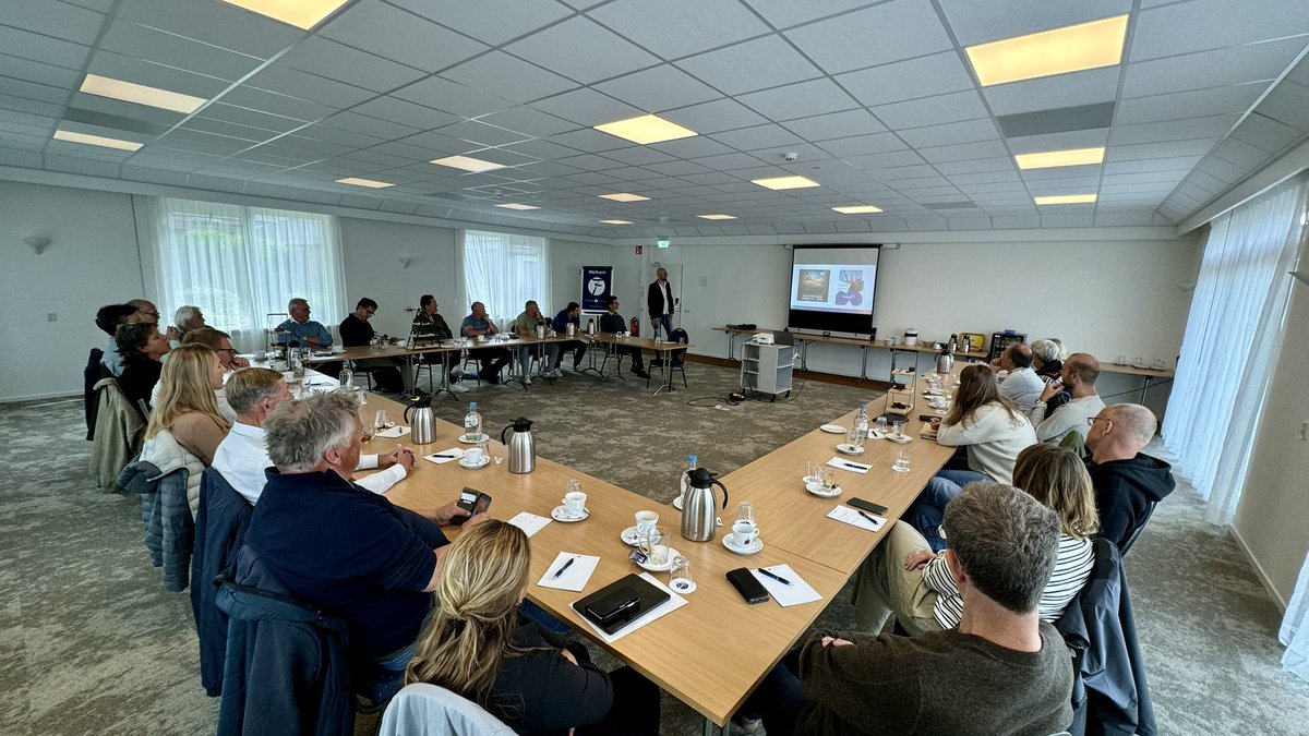 AI voor lokale overheden? Het is niet de toekomst. Het gebeurt nu! 

Vandaag heb ik de gehele raad van Gemeente Waadhoeke meegenomen in de wereld van AI. 🤖

We verkenden onder andere wat AI kan doen:
• Hoe AI echte uitdagingen voor lokale overheden kan oplossen;
• Wat het