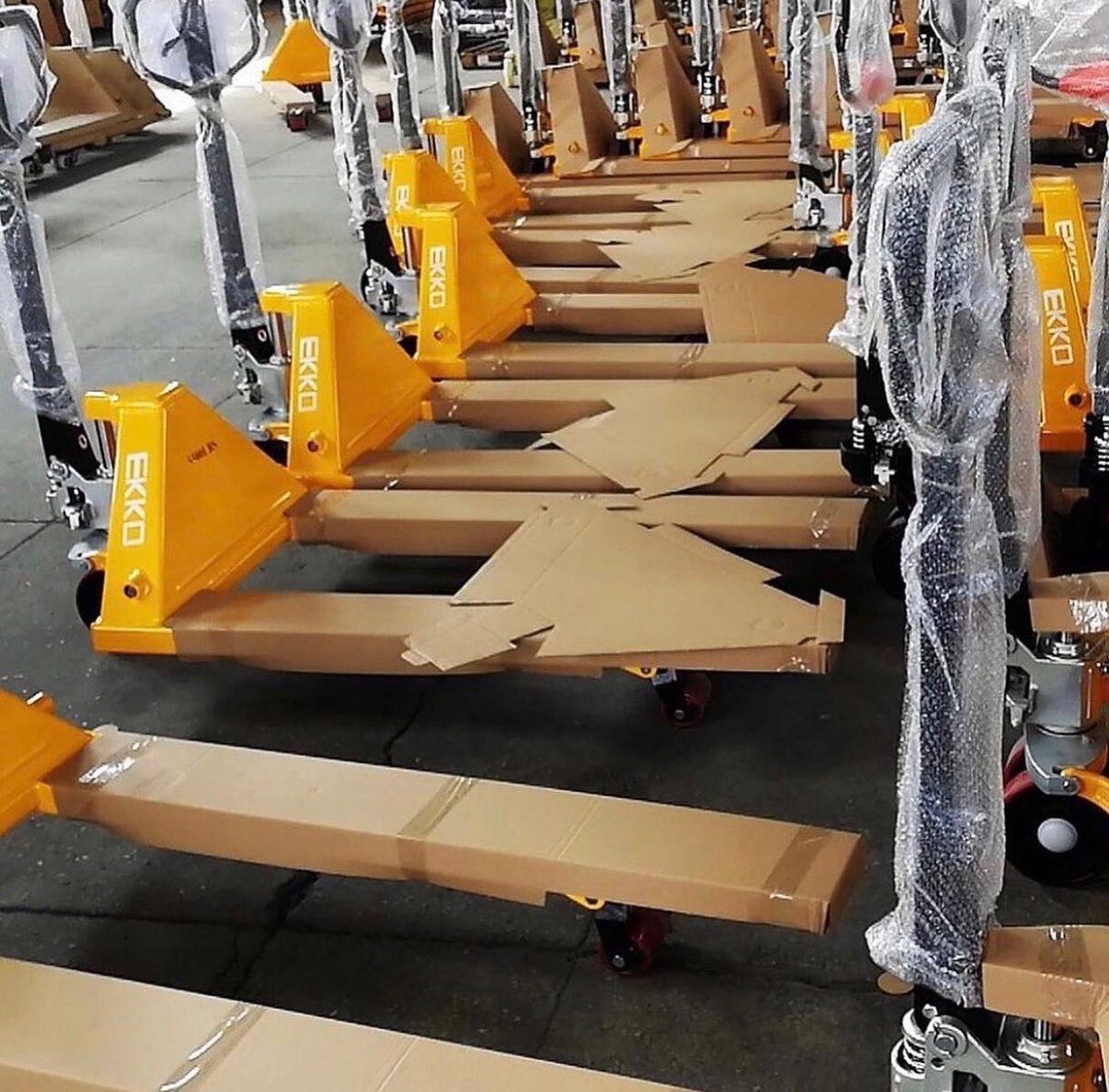 👉EKKO 5500 lbs. cap. Manual Pallet Jacks are built to last!
📣On sale now‼️ **Contact your local dealer for pricing!
#GetYoursToday
💻EKKOLifts.com
🖱Info@EKKOLifts.com
📲877-232-6517
#ekko #ekkolifts #manualpallettruck #palletjacks #materialhandlingequipment