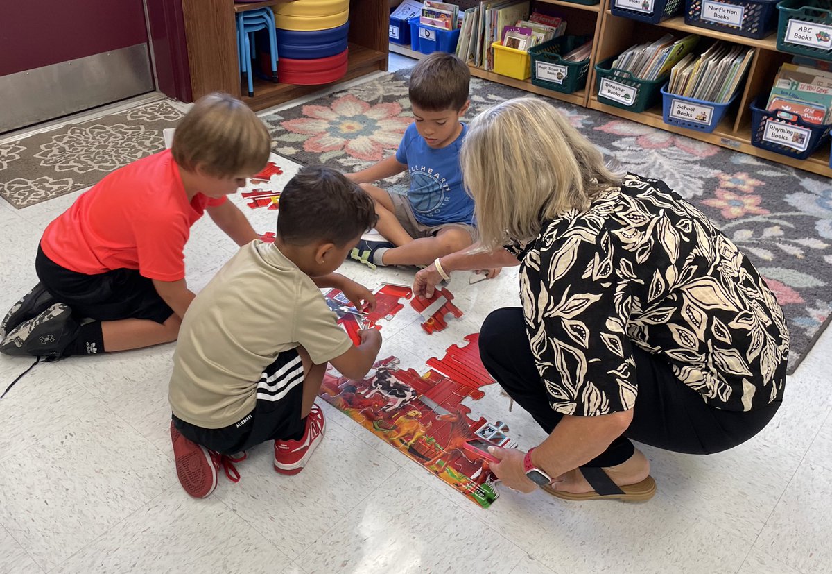 We loved Puzzle Fun today! We remembered the two R’s in RiveR and earned our first #PBIS class reward! @dedewilson13 #LRelem @MrsTerryLRES