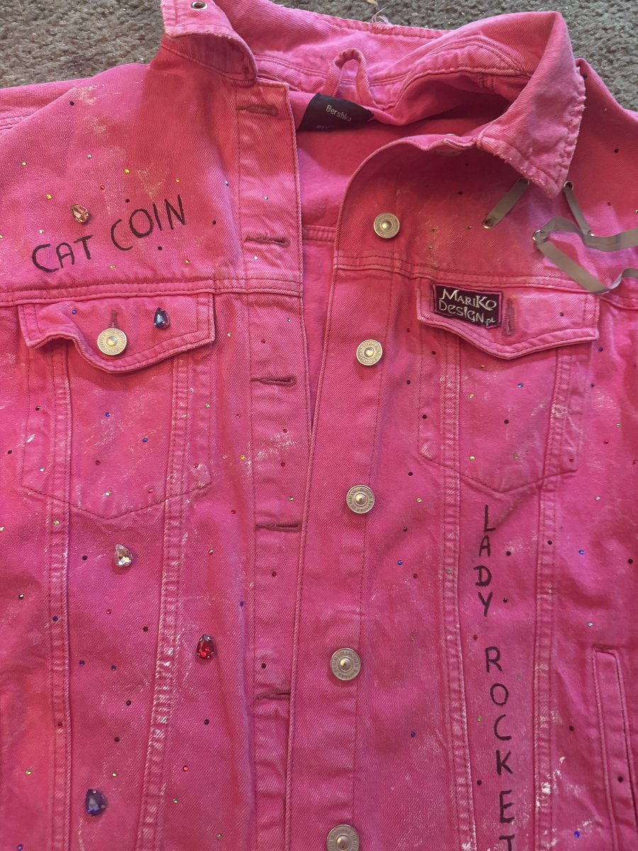 LadyRocketSpace's tweet photo. And indeed with the Themes of @LadyRocketSpace authentic Space and Crypto life style and project, including my #MoonCats and @Positive_Chalie @officialcatcoin! @officialcatcoin community yoy can strike a fashion line around our Moon Mission. @LadyRocketFund is curating NFTs and Tokens as fashion and @MariKoDESIGNpl can design! Let’s go to the Moon with @officialcatcoin