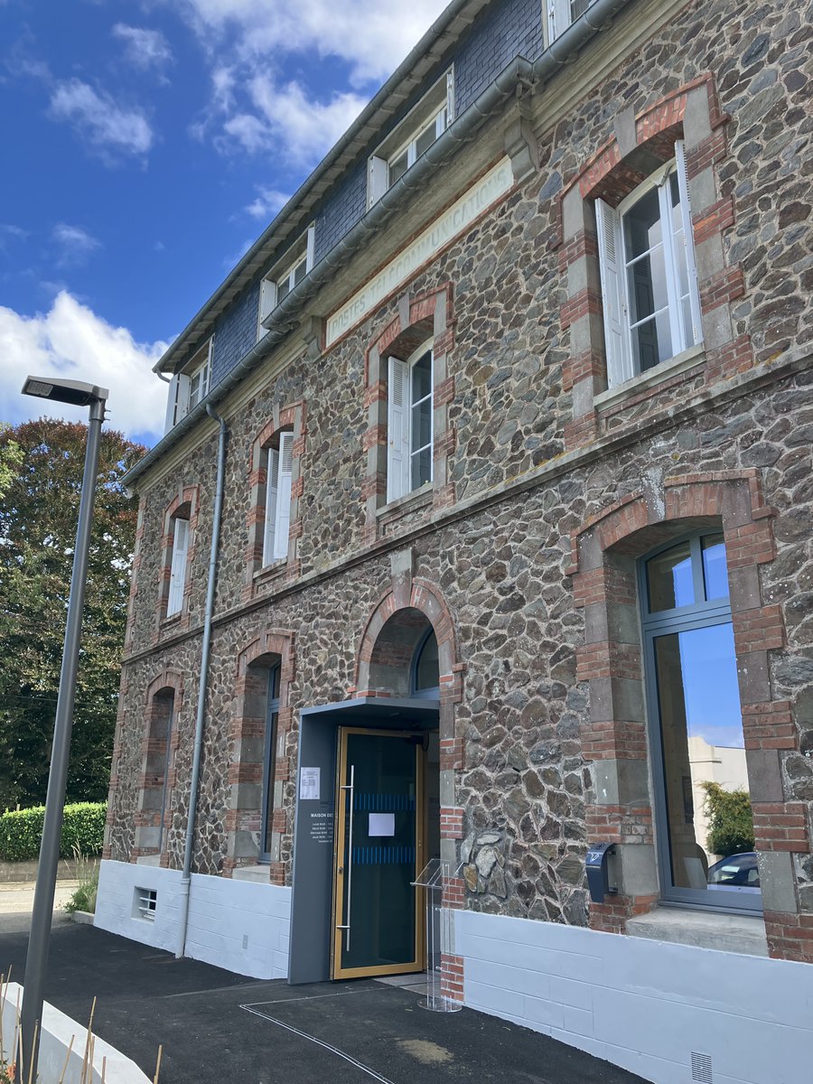 cdad22_'s tweet photo. Déjà ouverte depuis cet été, la maison des services de Binic Étables-sur-Mer a été officiellement inaugurée ce mercredi 11 septembre.
Cet espace totalement rénové permettra d'accueillir et de répondre aux questions du public dans les meilleures conditions possibles. https://t.co/nAateSgCMp