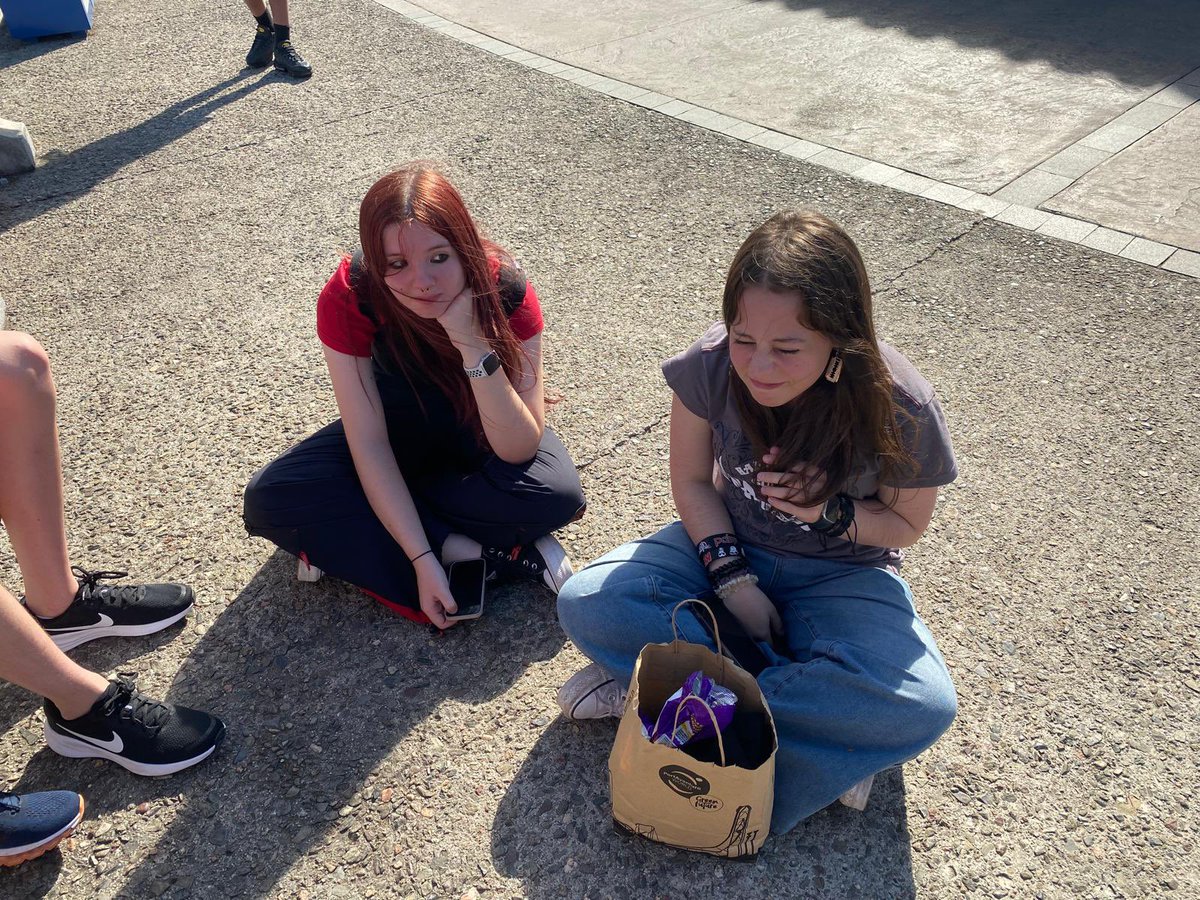 Más fotos…. <a href="/DLS_StHelens/">DeLaSalleOfficial</a>