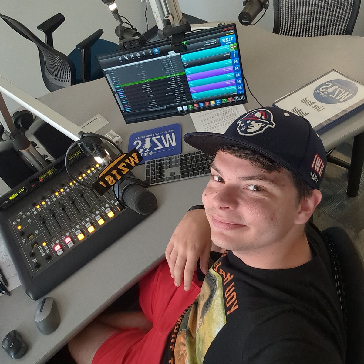 Giving listeners the best lunch break possible. Keep it tuned to Z90.7