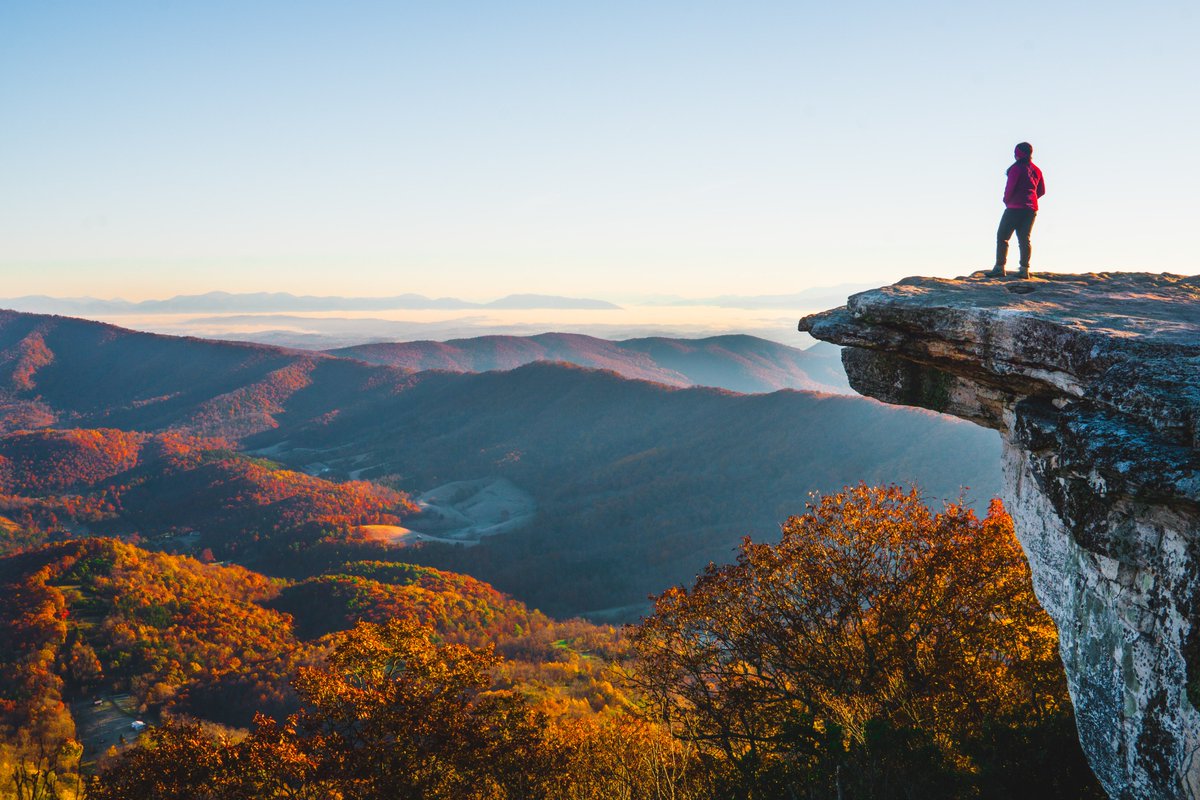visitvbr's tweet image. Virginia’s Triple Crown is featured in @TravelLeisure 🎉
Read “This Hiking Route Has Stunning Fall Foliage Views — and It Leads to the Most Photographed Site on the Appalachian Trail” here: travelandleisure.com/virginia-tripl…