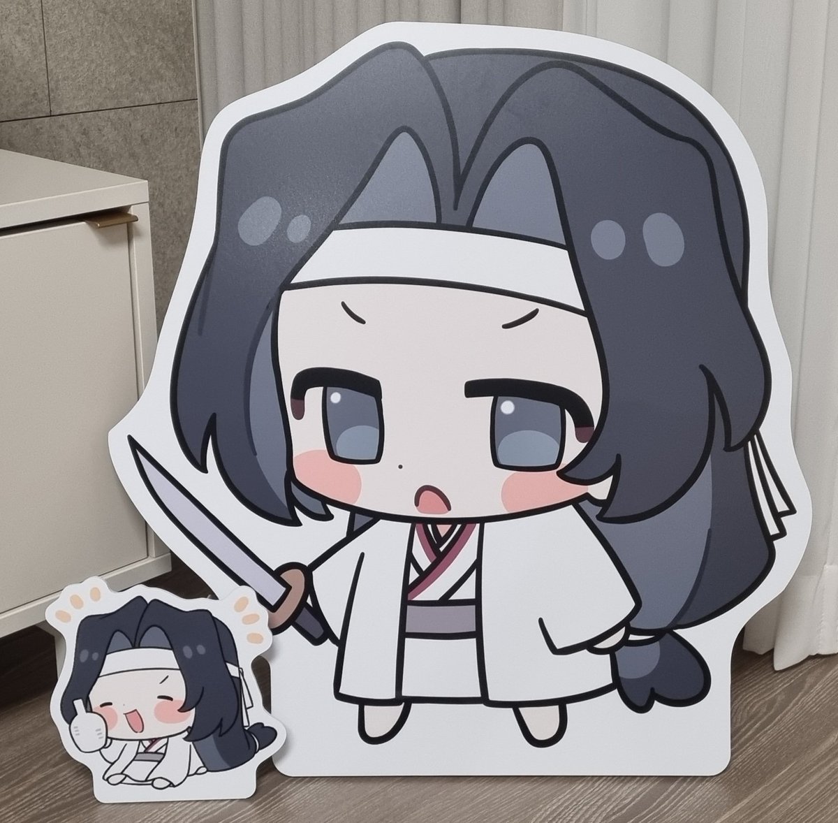 goodbye_su's tweet image. 동뇽이 등신대 뽑아주셔서 받앗능데 집이 ㄹㅇ 십딱후 행사장이됏어요 ... 진짜 주최님한테 무한감사 ... 제법행복해요 ...