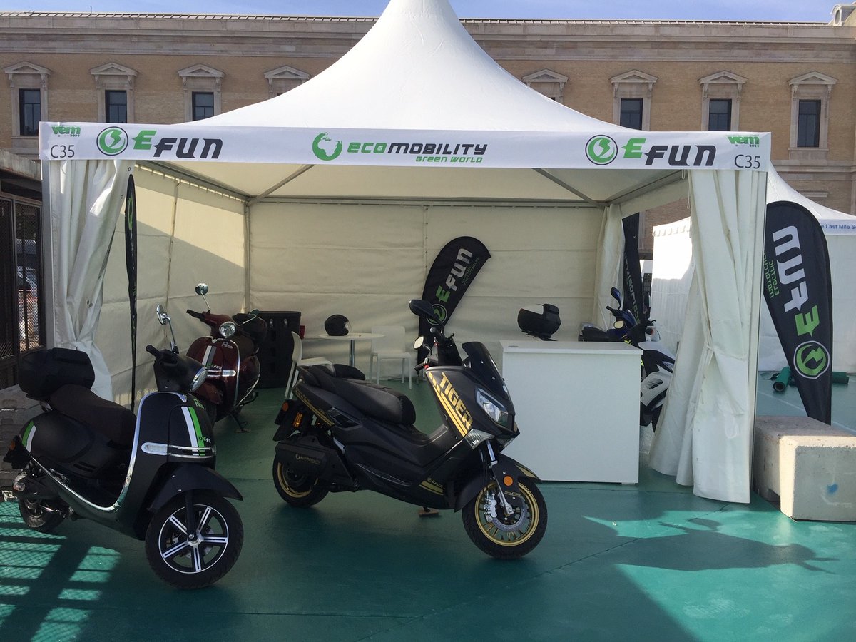 Kinifumi's tweet photo. Hola Madrid, ¿ Quién quiere venir, conocer y probar mis motos EFUN dando  una vuelta por el centro de esta bonita ciudad conmigo este fin de semana..?? Plaza Colón📍♻️🛵🔌🔋 #VEMMADRID #EFUN https://t.co/HuP0lxDSQn
