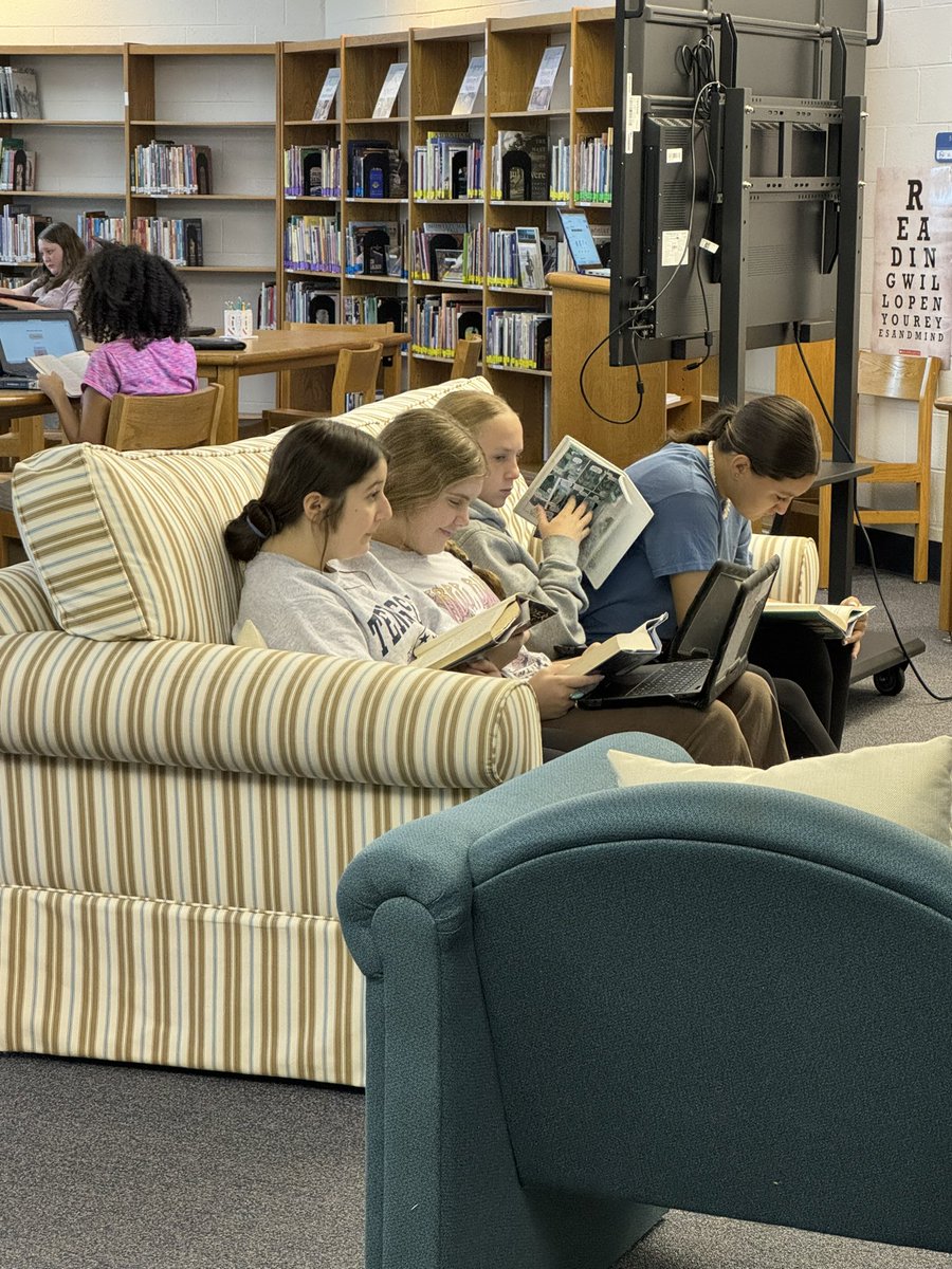Students reading in the library and logging their minutes in <a href="/zoobeanreads/">Beanstack</a>. Excited to see our reading culture grow <a href="/SiegelMiddle/">Siegel Middle School</a>