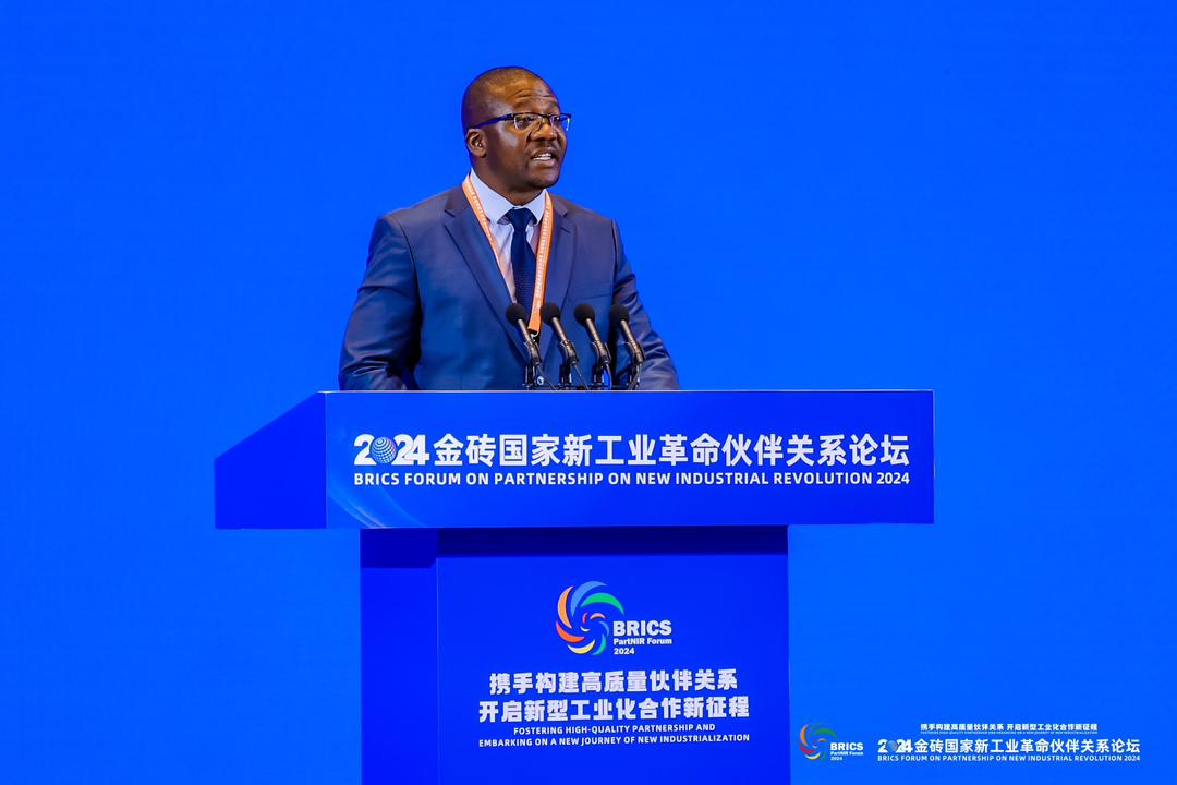 Min_of_IC's tweet photo. 1/2 During the official opening of the BRICS Forum on Partnership on New Industrial Revolution #PartNIR 2024 in China, Hon. Minister N. M. Ndhlovu @Min_of_IC invited the BRICS and other emerging economies to invest in Zimbabwe, a member of the African Continental Free Trade Area. https://t.co/vBCT6E0Ttf