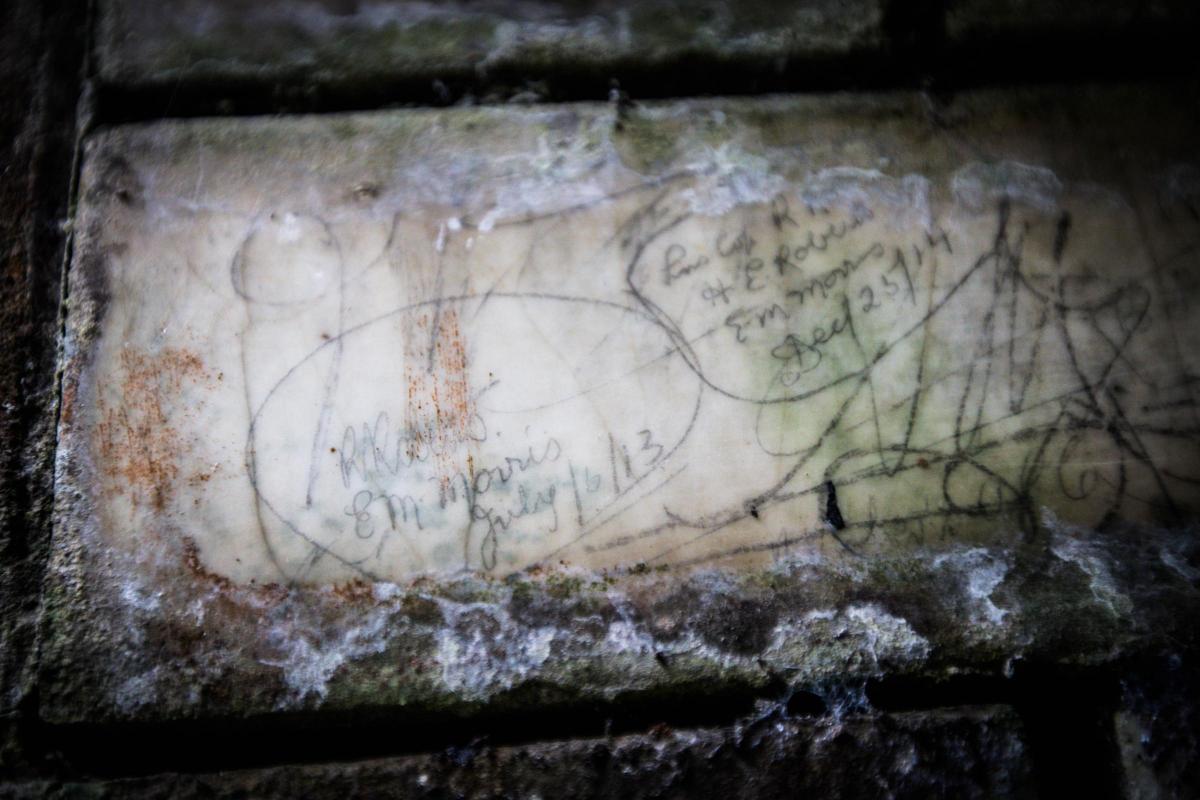 ExploreMyWay's tweet photo. | First World War soldiers' scribbling's 🏴󠁧󠁢󠁷󠁬󠁳󠁿 |

The notes, written on the bricks under the bridge close to Berwyn Station in Llangollen, were discovered in 2007 and are thought to have been written by soldiers as they waited to be taken to Flanders

One soldier, Alfred James Candy, wrote of the hope of seeing his unborn baby upon his return. But a checking of Llangollen's War Memorial would show that he never got the chance, as he was killed in action during World War One.

#WW1 #explore #history #llangollen #wrexham #war
