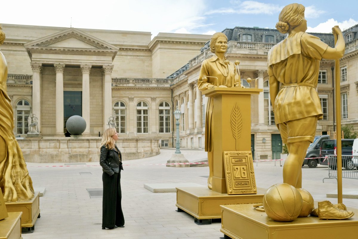 Les 10 femmes en or de #Paris2024 s’installent à l’Assemblée ! Puissent-elles nous inspirer cette année ! Venez les admirer dès le 23 septembre.

🔗 www2.assemblee-nationale.fr/17/evenements/…
