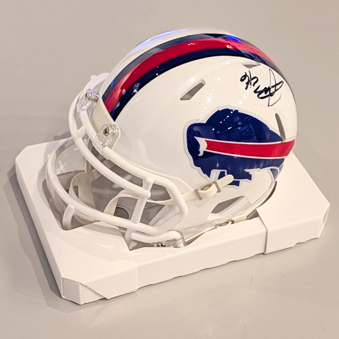 thebflostore's tweet image. 🚨GIVEAWAY ALERT🚨 
We are giving away a Ja'Marcus Ingram @BuffaloBills signed mini helmet!

To enter, RT and follow @thebflostore 
(must be following so we can DM the winner) 

The winner will be announced on 9/16/24 For extra entries, tag friends below ⬇️

#BillsMafia #BUFvsMIA