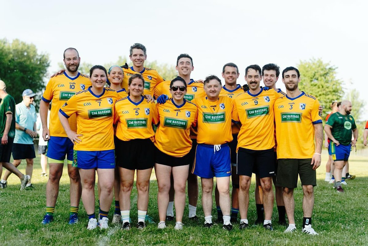 🟡Shoutout!!🔵 <a href="/bansheeirishpub/">Banshee Irish Pub</a> 

Thank you so much The Banshee for sponsoring Na Fianna in Gillooly Cup and hosting us throughout the year for events! 

Fun Fact: The short Irish guy in the front is one of the owners!  <a href="/conorhawkins17/">Conor Hawkins</a> 💛💙

Go check them out! 📍257 Franklin St.