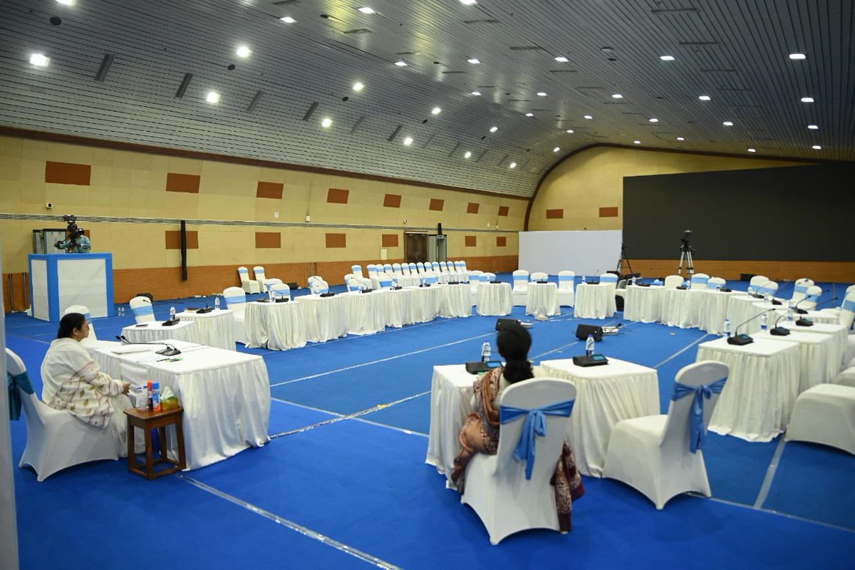 AditiYd1111's tweet image. खाली कुर्सियों के सामने अकेले बैठी रहीं CM ममता बनर्जी 
◆ दो घंटे इंतजार के बाद भी बातचीत करने नहीं आए डॉक्टर 

ममता जी यह भी बोली अगर मुझसे नाराजगी है तो मैं आपके खुशी के लिए कुर्सी का त्याग कर दुंगा।

नेक काम में देरी कैसी 🙏🏻

#MamataBanerjee #WestBengal #DoctorsProtest