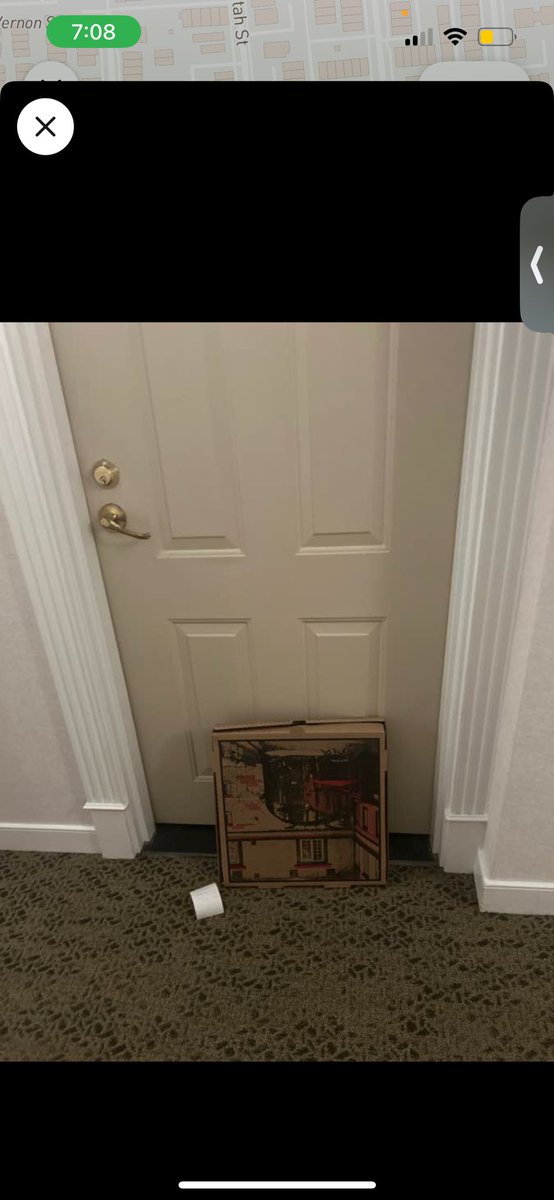popeAdope's tweet photo. @DoorDash your dasher chose to lean my pizza up against my door vertically so all my slices got destroyed. What’s up with that?? 

@UberEats drivers are a lot more respectful! https://t.co/ntpAR1xLwJ