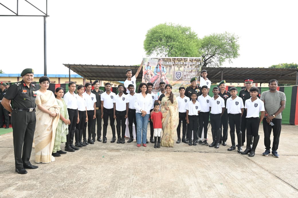 suryacommand's tweet photo. #IndianArmy
#SuryaCommand
#MBArea
#Odisha
#Chhattisgarh
#WeCare

Lt Gen Anindya Sengupta, GOC-in-C, #CentralCommand, visited HQ Chattishgarh & Odisha Sub Area, #Raipur to review #Operational preparedness and #Administrative initiatives. He appreciated the formation for high order of #Commitment & exhorted to maintain highest #ProfessionalStandards. 
The Army Cdr and Mrs Ruchira Sengupta, Regional President #AWWA, also interacted with the #Veterans, commended their contribution in #NationBuilding and assured them of continued support. 

@adgpi
@ProDefLko
@PRODefDehradun
@SpokespersonMoD
@MinofDefIndia
@OfficialAWWA