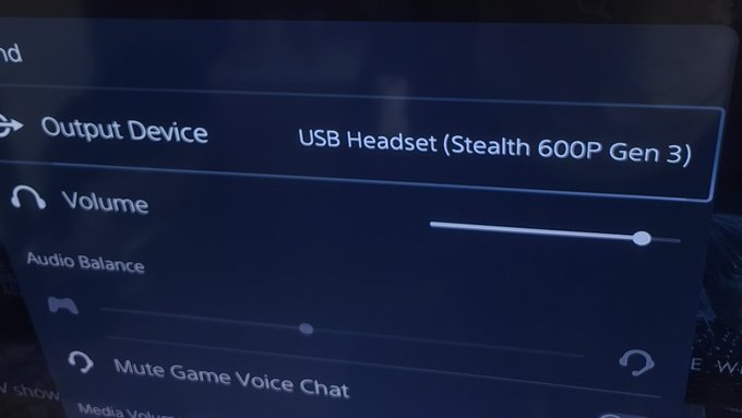 PeterTheRepeter's tweet photo. 2nd wheel cannot do chat/game mix which is very important. Updated them through the swarm app &amp; cant change the 2nd wheel prefer 2 control Game/chat mixer with that wheel Is there a way to make it just chat/game mixer? I dont see the option #qualityoflife #Update @TurtleBeach PS5 https://t.co/3S4ZZuehMo