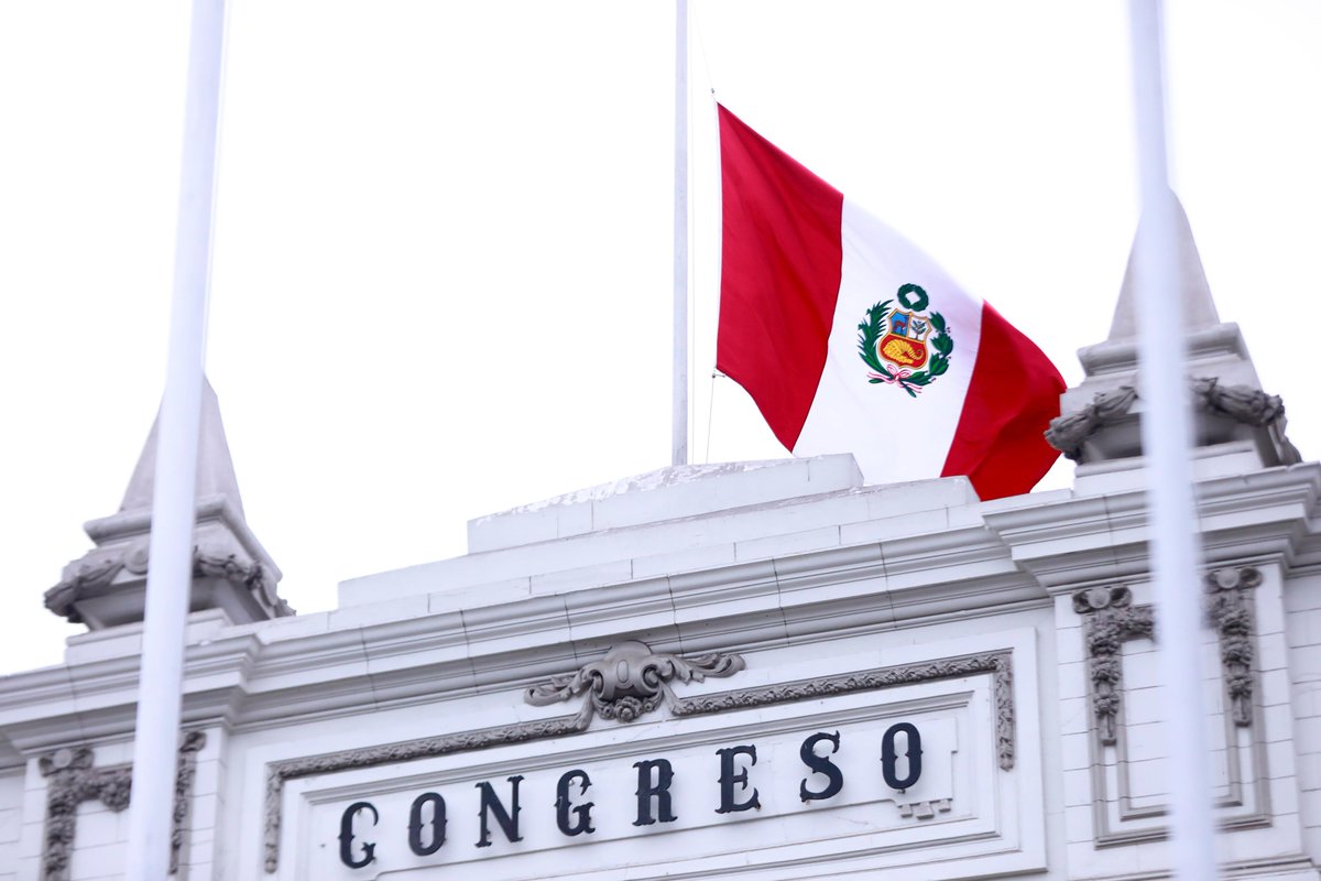congresoperu's tweet photo. #CongresoInforma I La representación nacional guardó un minuto de silencio por el sensible fallecimiento del expresidente de la república, Alberto Fujimori Fujimori.

Asimismo, los integrantes de la Mesa Directiva expresaron sus condolencias a la familia y militancia del partido político Fuerza Popular. 

Finalmente, se dispuso el izamiento a media asta del Pabellón Nacional en las sedes del Parlamento Nacional  y se suspendió la sesión plenaria.