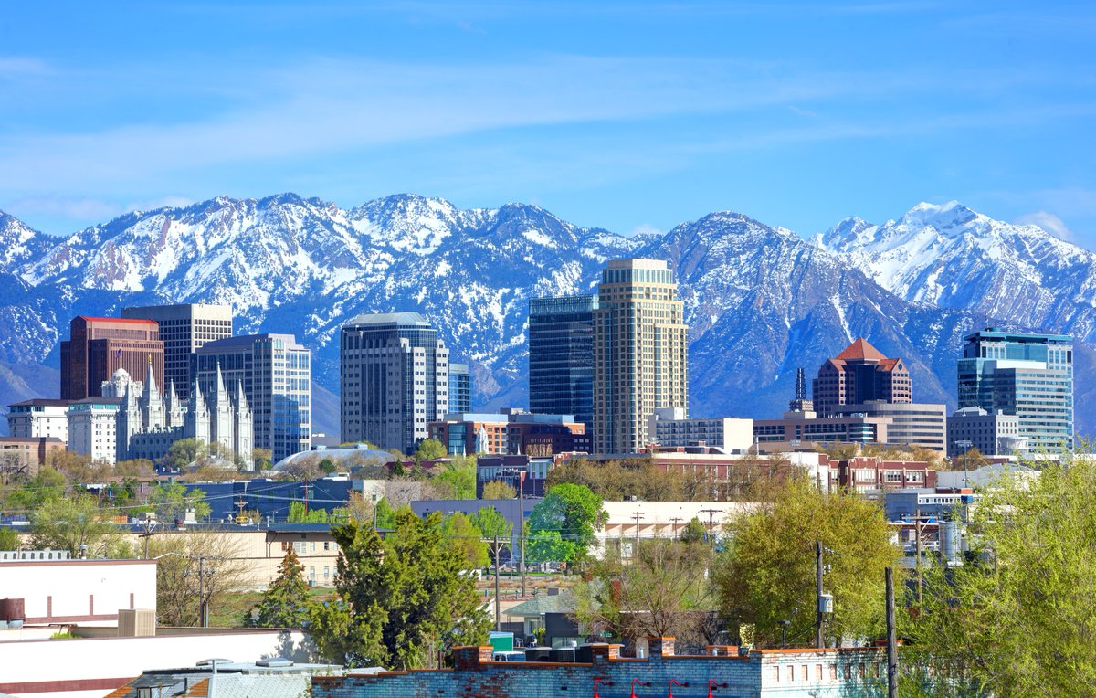 CampaignLegal's tweet photo. #BREAKING: In a huge win for Utah voters, a Utah court ruled that Amendment D —  which would limit Utahns' constitutional right to alter their government through initiatives — will be voided. Although the amendment may appear on ballots, it will not become law. 1/4 https://t.co/iKbI1my33Z