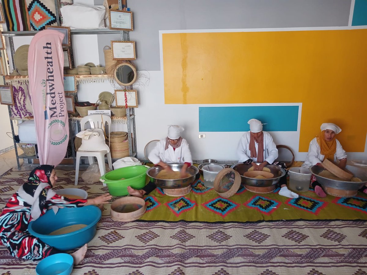 HajerBENGHANEM's tweet photo. #PRIMAProgram #Medwhealth #INRAT  #GDAAinBabouche preparing traditional #couscous using harvested raw materials #Svevo #Faridur.A beautiful blend of heritage #Sustainability and innovation  #MediterraneanCuisine #LocalCommunities
@medwhealth @DinaNajjar4 @Visio80 @FrancescoSEST15 https://t.co/GAPMDYyPlV