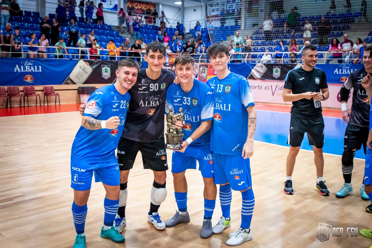 Nuestros canteranos Juanki, Diego, Merino y Héctor, participaron ayer en el Trofeo Valdepeñas con el primer equipo.

📸 <a href="/aurecape/">aure</a>
