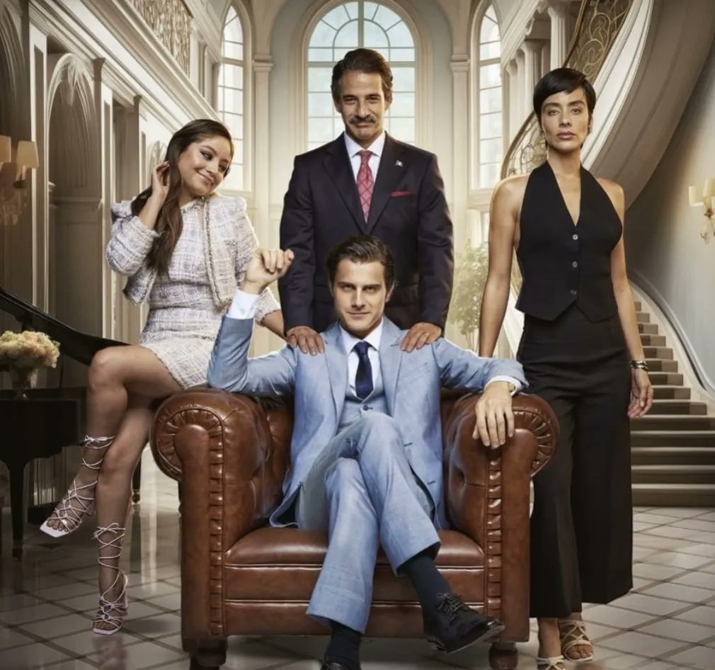 Siempre me emocionan las adaptaciones de best-sellers mexicanos al cine; más cuando tienen esa aura de superproducción.
Pasó con Arráncame la vida (2008), y ahora con #CasiElParaíso, basada la novela de Luis Spota.

Créanme: el viaje del conde Ugo Conti vale (mucho) la pena.
Con