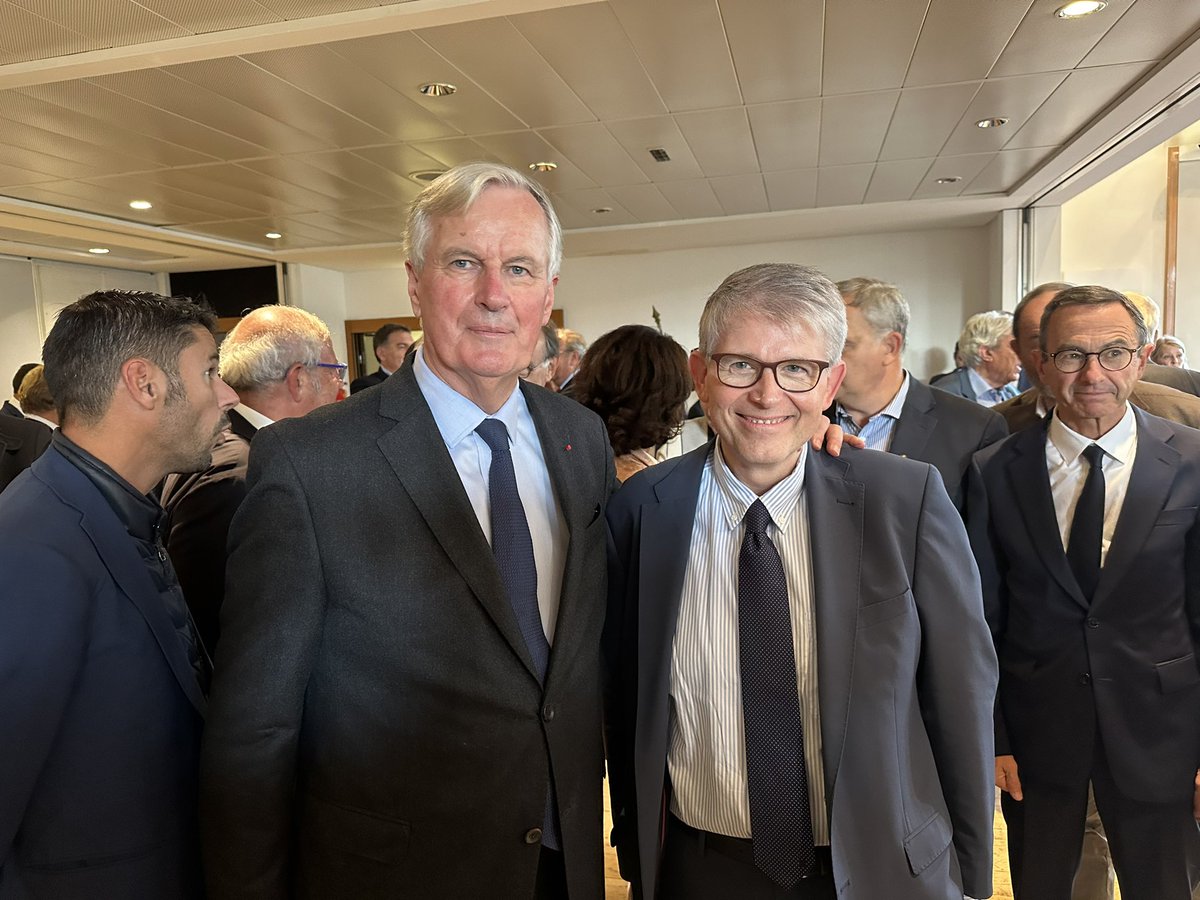 Accueil extrêmement chaleureux de notre nouveau Premier Ministre par tous les parlementaires lors de nos journées communes des groupes parlementaires de la Droite Républicaine et des Républicains de l’Assemblée nationale et du Sénat !