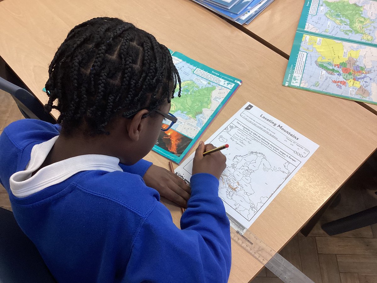 LarkHallPrimary's tweet photo. Year 6 have been learning how to locate mountains using an atlas with particular focus on how to use an index to find information. Although a tricky task, they persevered and showed great zest. 🐢🤩 #lhlambeth #lhyear6 #lhhgsu #lhblp #lhuecl https://t.co/ktdS9nBmVP