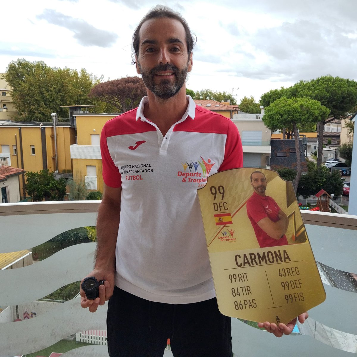 DyTEspana's tweet photo. El Equipo Nacional de ⚽️ de Trasplantados junto al resto de expedición de DyTE 🇪🇸quisieron reconocer y agradecer el trabajo, implicación, entrega y siempre entusiasmo de su Team Manager Alberto Carmona.
#transplantfootballworldcup #tfwc2024 #ONT_esp #trasplante #DonaÓrganos
@rfef https://t.co/68garZz0K7