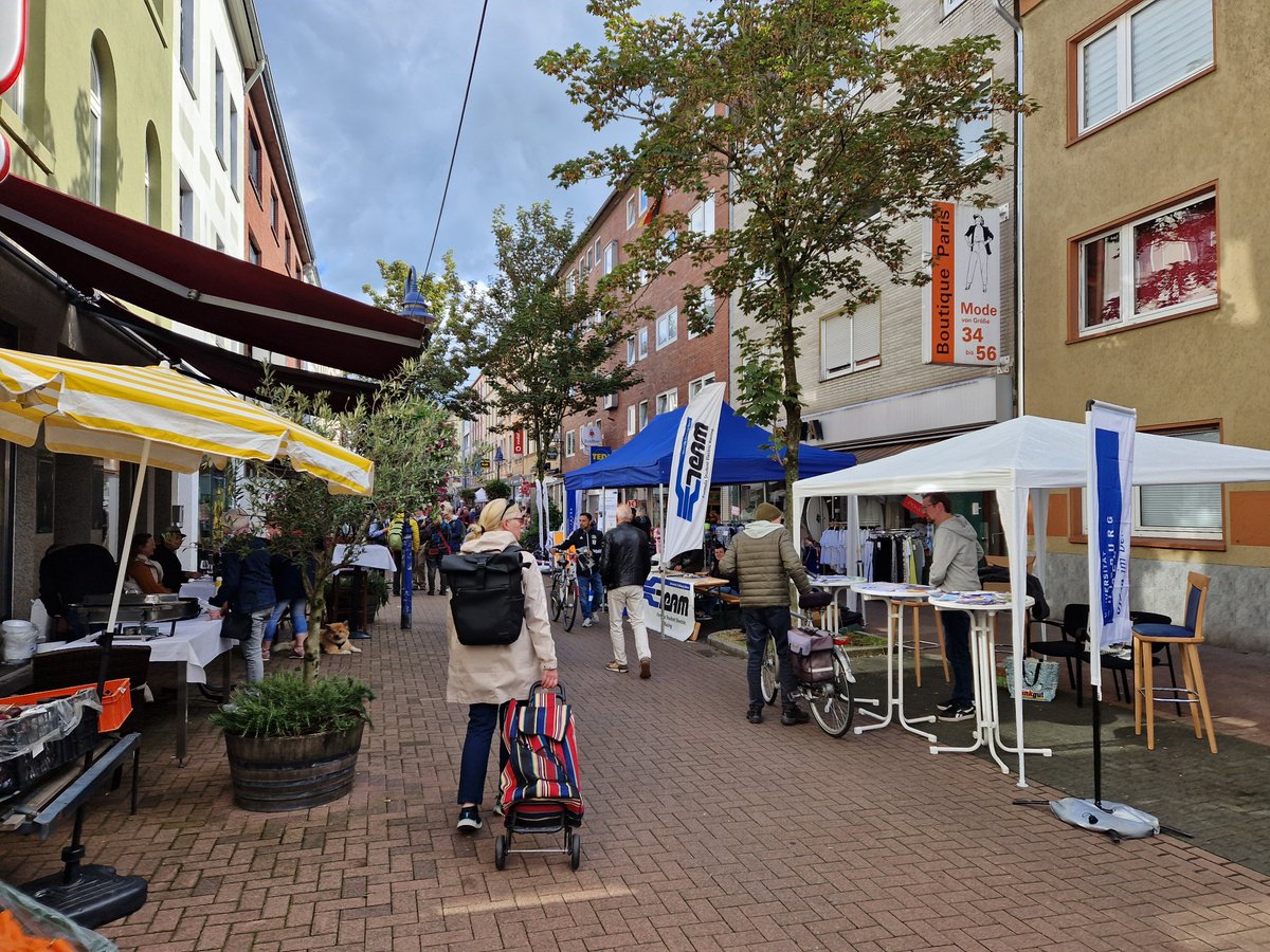 Heute Tag der Oststraße in Duisburg Neudorf. Glück gehabt mit dem Wetter. 
duisburg-heute.com/events/event/t…