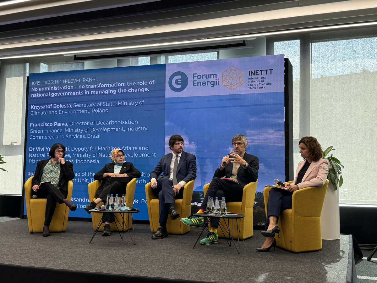 Niezwykle wartościowy panel dyskusyjny z przedstawicielami rządu Indonezji, Brazylii, Południowej Afryki i oczywiście Polski: No Administration, no Transformation. <a href="/ForumEnergii/">Forum Energii</a> 👏👏 Niestety nie uzyskaliśmy jednoznacznej odpowiedzi na pytanie, gdzie ta energia w Polskim rządzie.