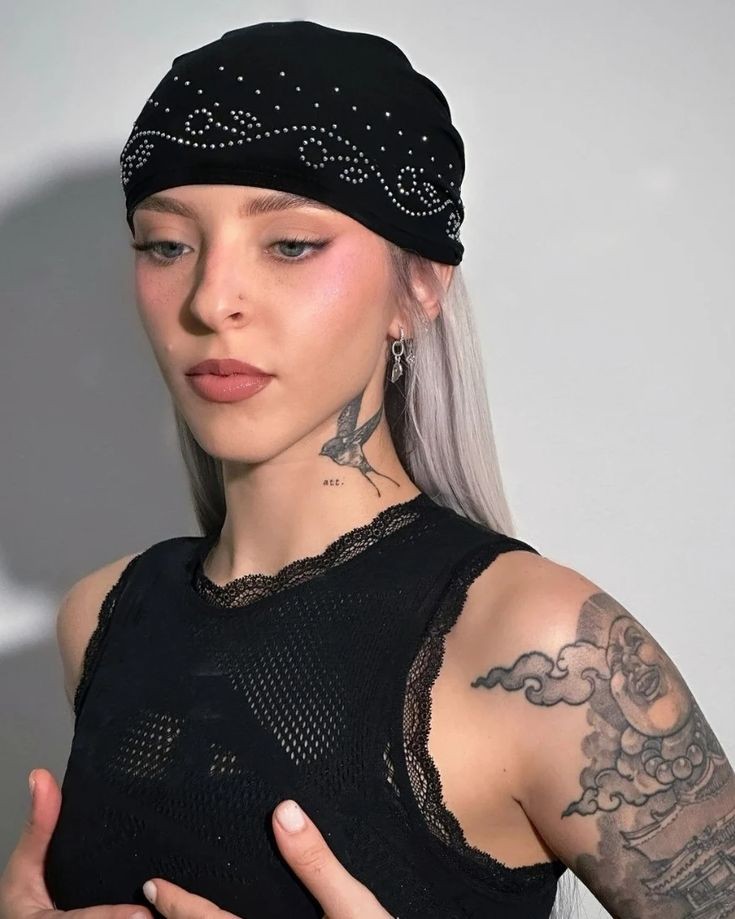 annhyunee's tweet image. Dos lesbianas van a colaborar