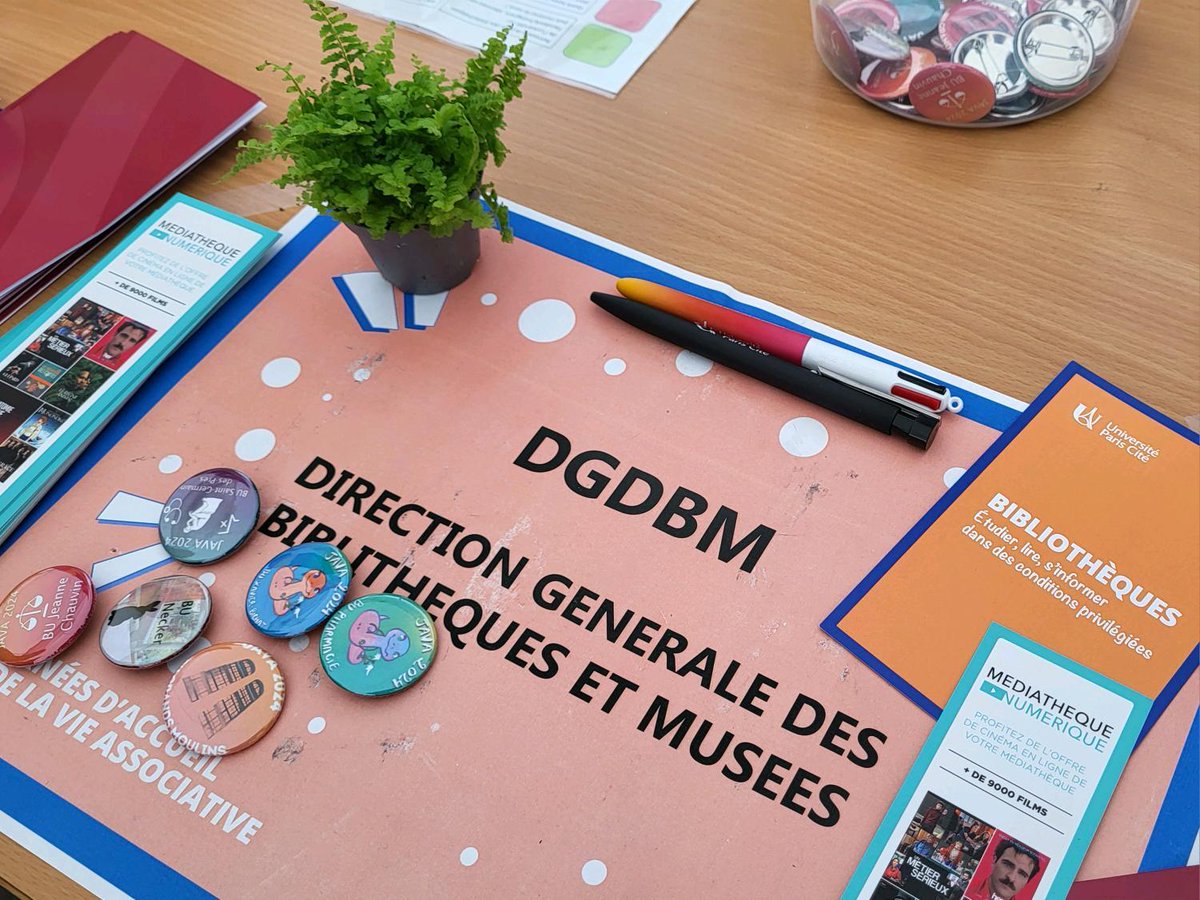 UPCite_Bib's tweet image. Merci aux étudiantes et étudiants venus partager un moment au stand des bibliothèques pour ces #JAVA2024 dans la cour des Grands Moulins ! 🌥
#JeudiPhoto 📸
