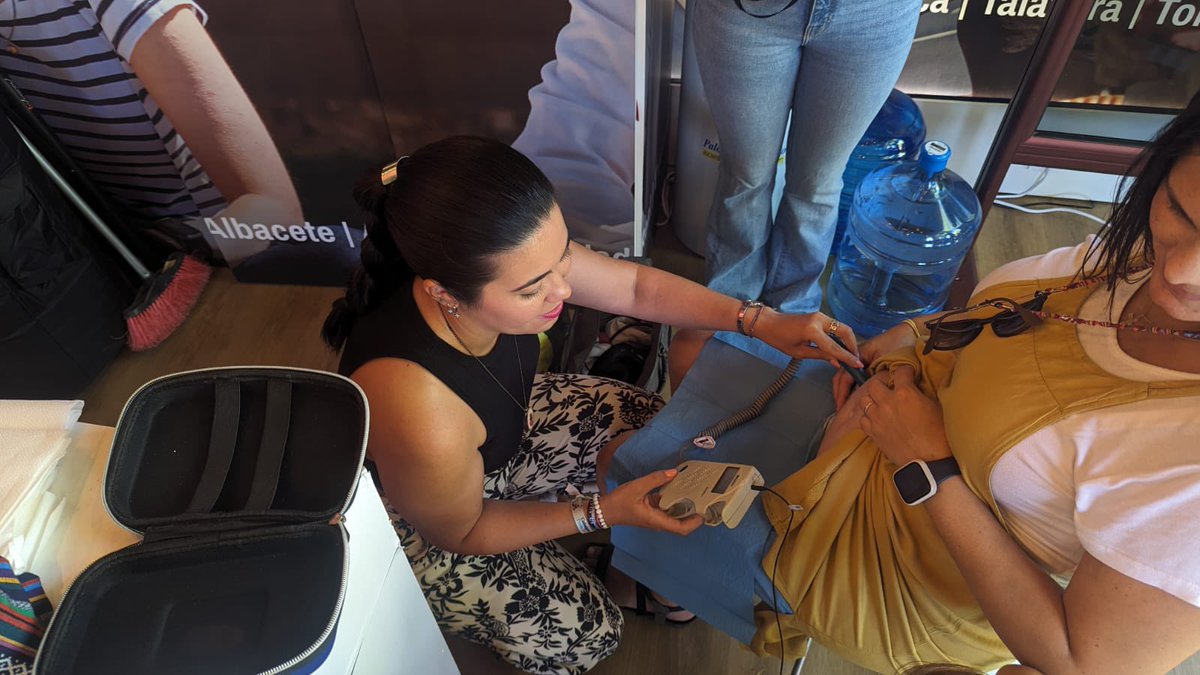 Esta tarde la Facultad de <a href="/Enfermeria_Ab/">Enfermería AB UCLM</a> ha realizado diversas actividades enfocadas al cuidado de la población en el Stand Ferial <a href="/uclm_es/">Universidad de Castilla-La Mancha</a>