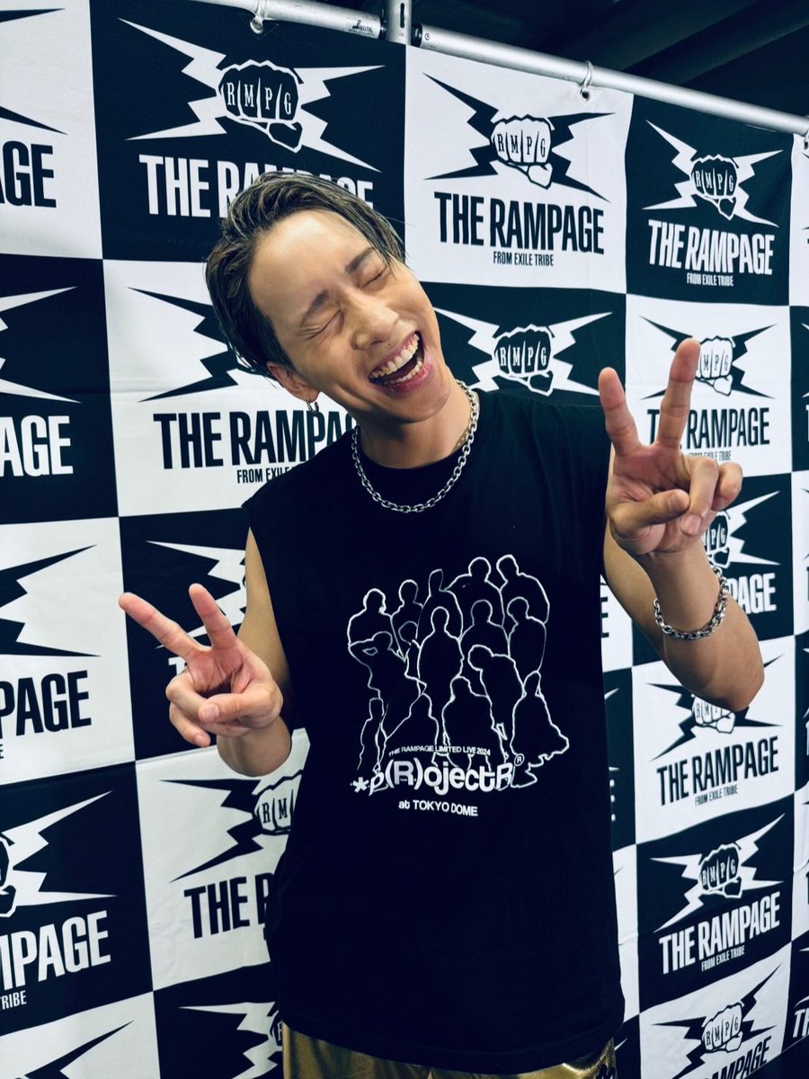 GL16_TRB's tweet image. #陣 さんには「2DAYSやりきった今の気持ちを表現してみてください」という無茶ぶりリクエスト🤣
瞬時にこれ以上ないくらい素敵な笑顔を返してくれました🐴💕

今日のライブで証明してくれたとおり、いつだって私たちに幸せを届けてくれる最高のリーダーです✨

#projectr
#東京ドーム
#THERAMPAGE…