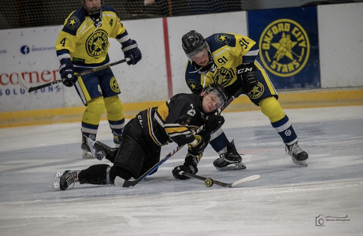 It's good to be back. Who's heading to the rink this weekend?🏒🥅

📸 simondougphotography 

#feelthepower #dunamissportswear #dunamiswear #icehockeyuk #icehockeyplayers